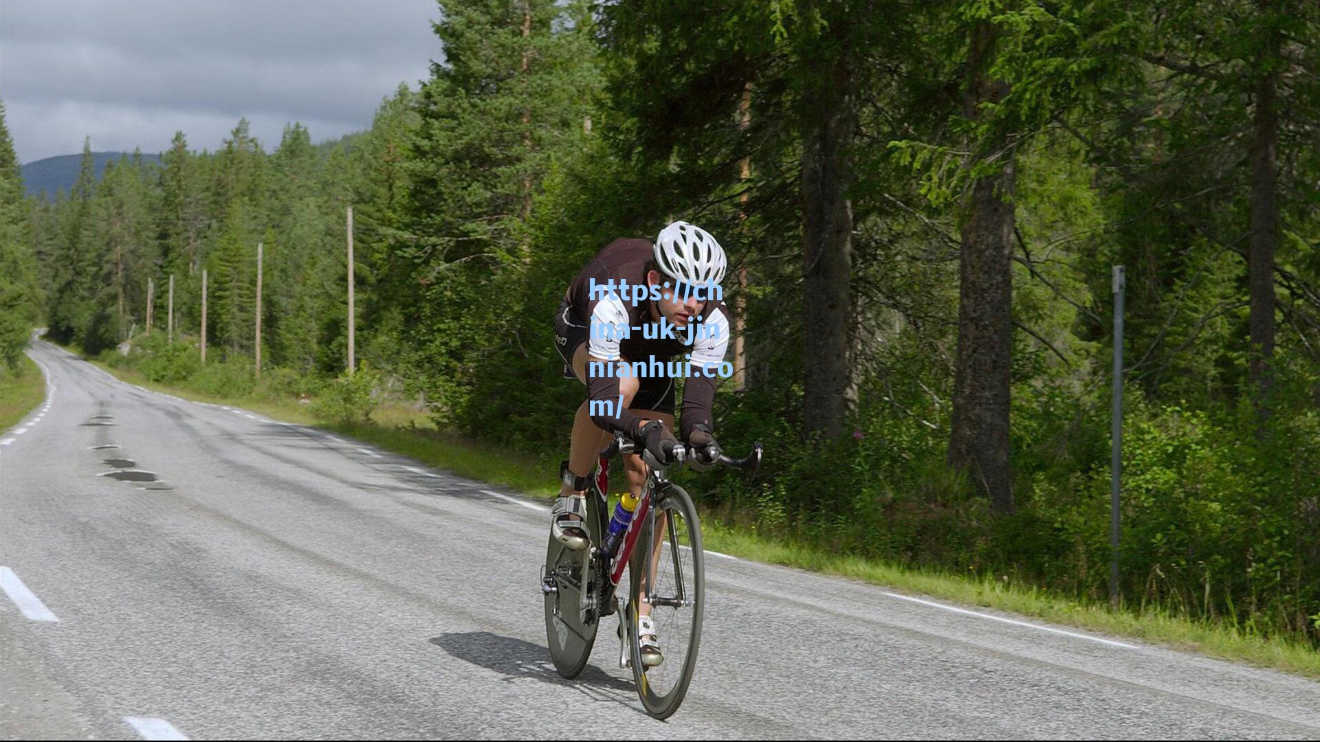 裁判争议再起,马德兴质疑韦世豪黄牌判罚,称若此标准,中超该出牌的多了